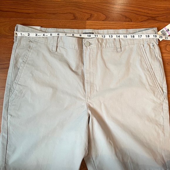 Van Heusen Men's Casual Short Flat Front; New with tags; 38Wx9.5 - Picture 13 of 16